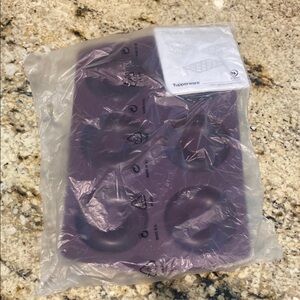 NWT Tupperware Silicone Baking Ring Form